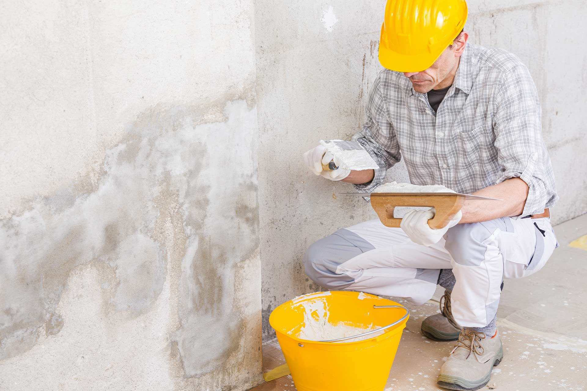 PREVENTING RISING DAMP IN PLASTERED WALLS