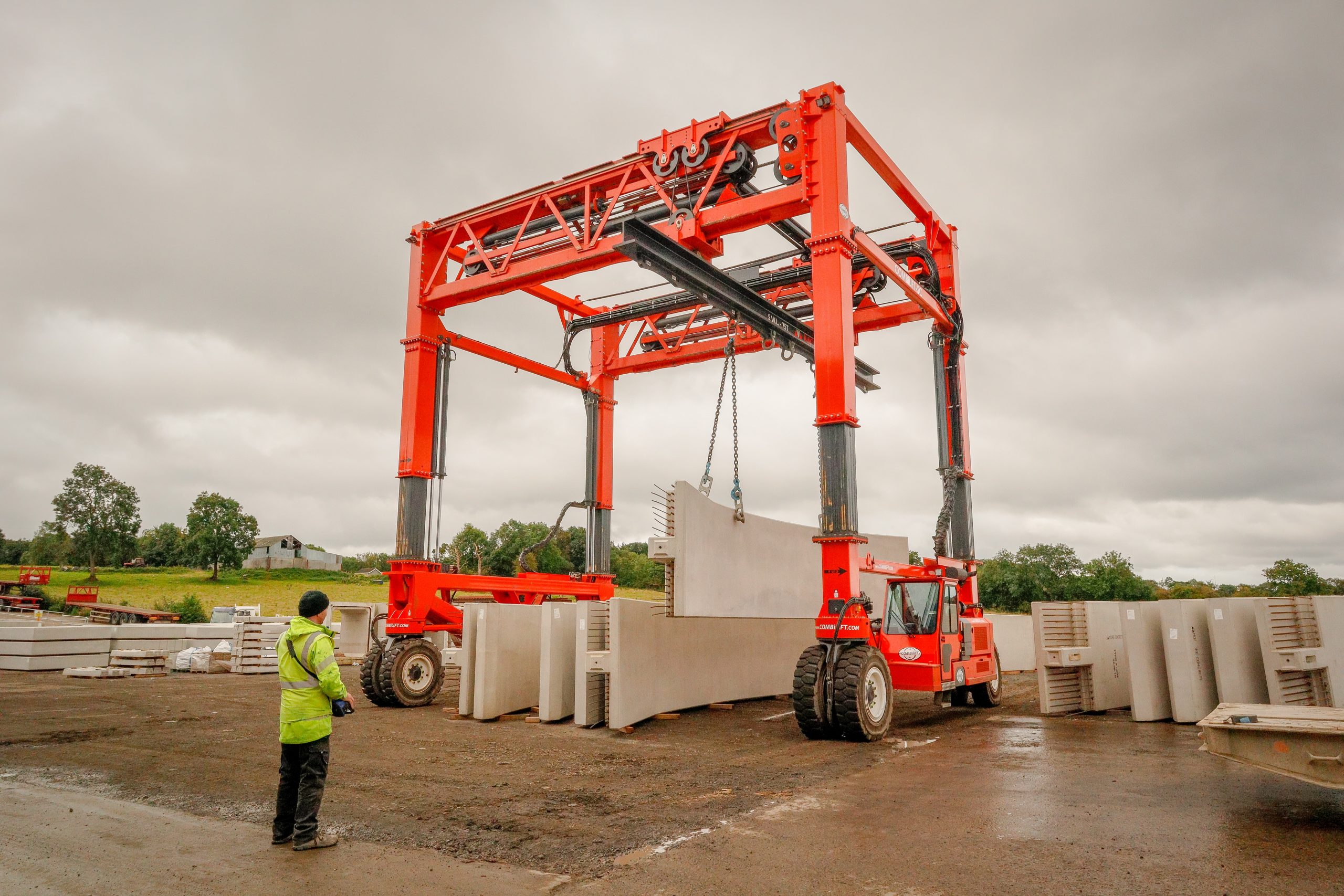 MATERIALS HANDLING SOLUTION FROM GLOBAL GIANT MATERIALS HANDLING SOLUTION FROM GLOBAL GIANT